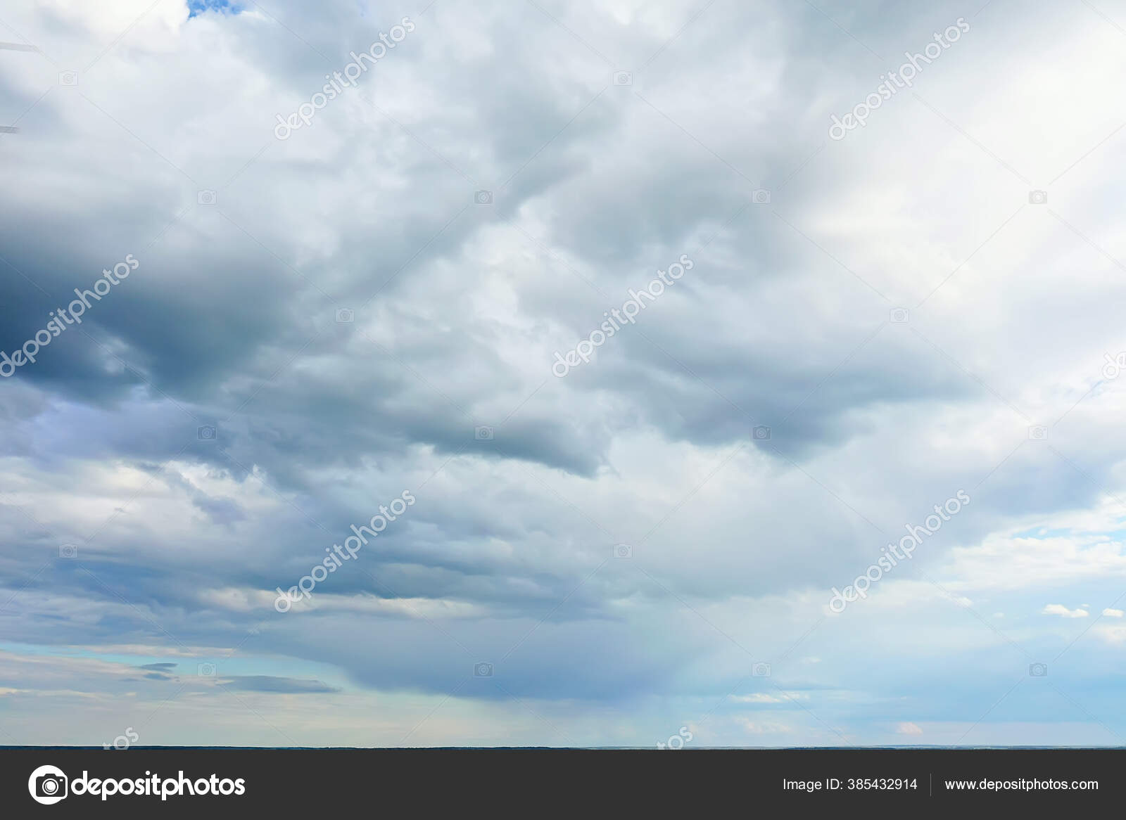 蓝天背景上的白云抽象的季节性壁纸晴天气氛 图库照片 C Xload