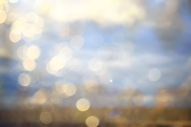 Bulanık arka plan sonbahar ormanı, soyut sanat güneşli sonbahar parkı, parlak sarı Ekim manzarası