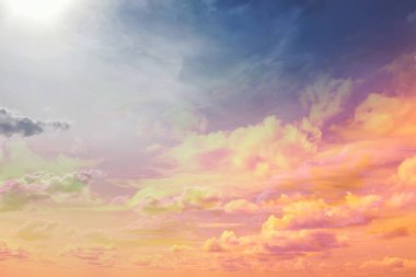 bulutlar suluboya renkler, pembe bulutlar arka plan gökyüzü, atmosfer hava özgürlüğü