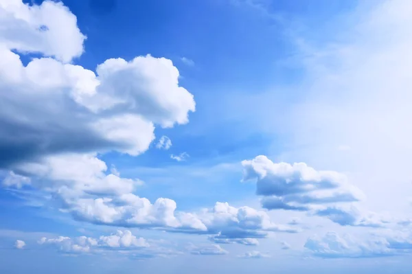 White Clouds Blue Sky Background Abstract Seasonal Wallpaper Sunny Day — Stock Photo, Image