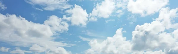 Nuvens Brancas Fundo Céu Azul Papel Parede Sazonal Abstrato Atmosfera — Fotografia de Stock