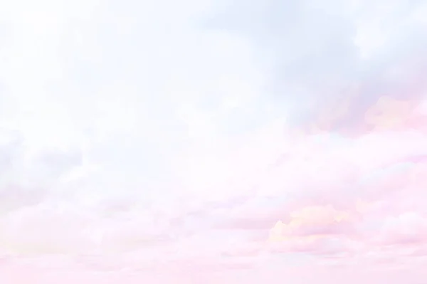 雲水彩絵の具ピンク雲グラデーション背景空空気の自由 — ストック写真