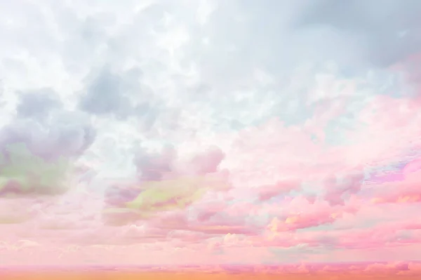 云彩水色色调 粉色云彩渐变背景天空 大气空气自由 — 图库照片