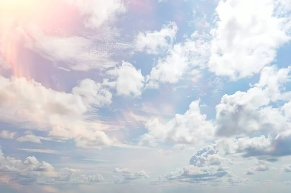 Białe Chmury Tle Błękitnego Nieba Abstrakcyjna Sezonowa Tapeta Słoneczny Dzień — Zdjęcie stockowe