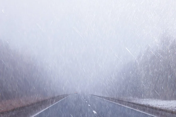 Herfst Landschap Snelweg Regen Mist Europa Gevaarlijke Weg Slecht Weer — Stockfoto