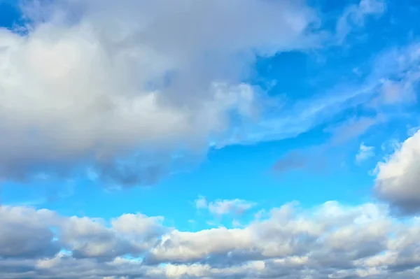 Vita Moln Blå Himmel Bakgrund Abstrakt Säsongsbetonade Tapeter Solig Dag — Stockfoto