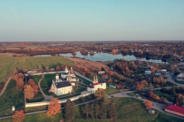Ferapontov Manastırı sonbaharı, insansız hava aracı, Vologda Ortodoks Kilisesi