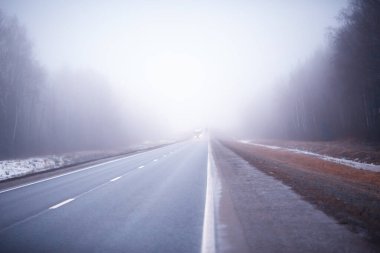 Soyut kış yolu sisi kar, Kasım ayındaki manzara ulaşımı