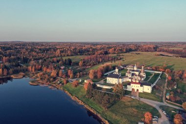 Ferapontov Manastırı sonbaharı, insansız hava aracı, Vologda Ortodoks Kilisesi