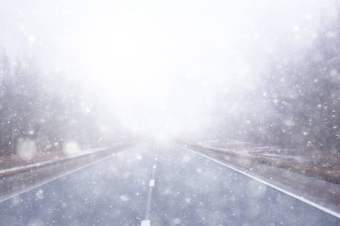 Soyut kış yolu sisi kar, Kasım ayındaki manzara ulaşımı