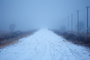 Soyut kış yolu sisi kar, Kasım ayındaki manzara ulaşımı