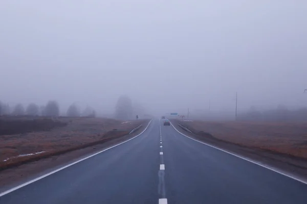 Soyut Kış Yolu Sisi Kar Kasım Ayındaki Manzara Ulaşımı — Stok fotoğraf