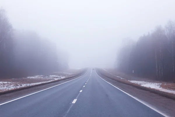 Abstracte Winter Weg Mist Sneeuw Landschap Uitzicht November Vervoer — Stockfoto