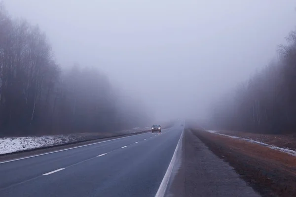 Droga Koncepcji Mgły Mgła Październiku Halloween Krajobraz Autostrada — Zdjęcie stockowe