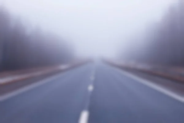 雾中的路概念 雾中的10月份之间的景观 — 图库照片