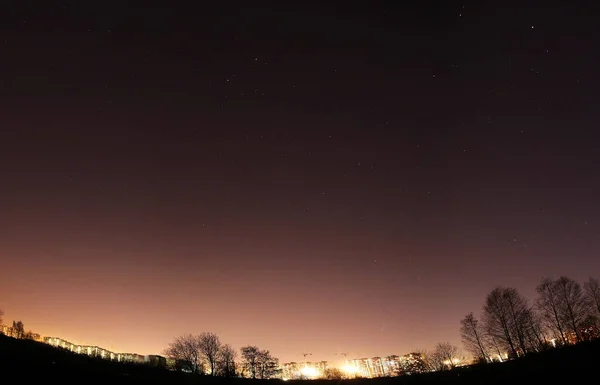 Weite Sicht auf die Industrielandschaft bei Nacht — Stockfoto