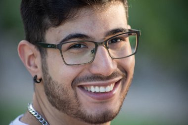 Gülümseyen Çocuğun Portresi