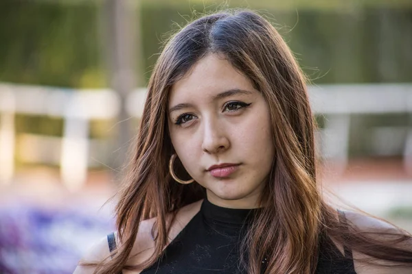 Retrato Mulher Com Fundo Flor — Fotografia de Stock