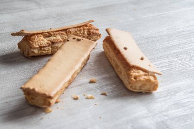 puf böreği tatlısı katı karamel ile