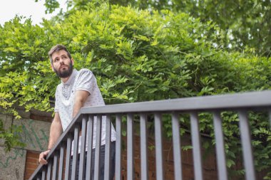 gözlem güverteden eğilerek adam