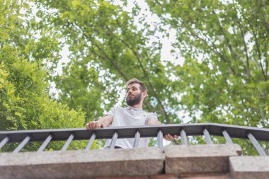 gözlem güverteden eğilerek adam