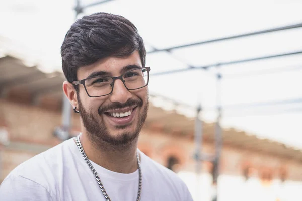 Cara Com Óculos Sorrindo — Fotografia de Stock