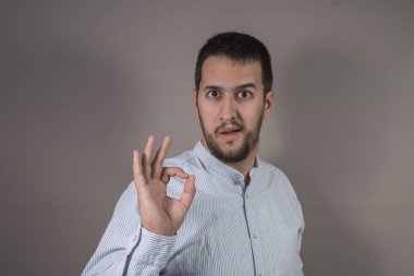 Tamam eliyle veren adam portresi