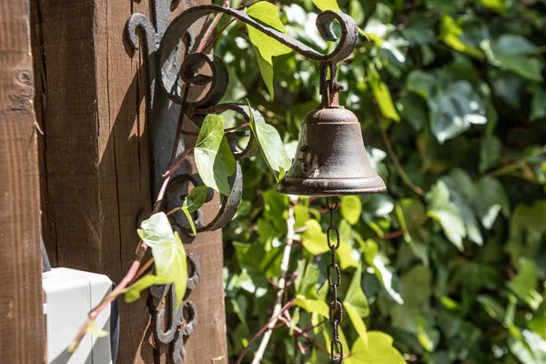 eski bir evden aramak için çan