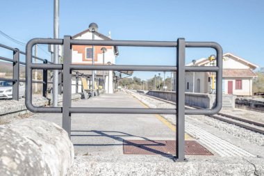 güpegündüz tren istasyonundan yürümek, köy istasyonu