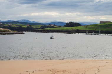 İspanya: cantabria kuzeyinde kışın plaj