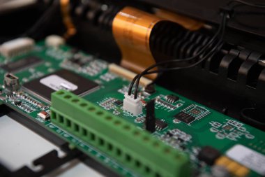 Taban plakasının elektronik bileşenleri. dokunsal klavyenin elektronik ürünü.