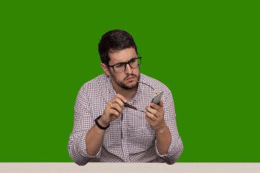 ofiste elektronik ekipman tamir teknisyeni