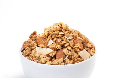 Granola beyaz kupa beyaz arka plan üzerinde izole kapatmak.