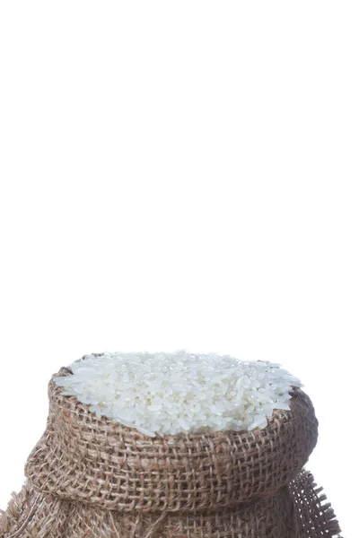 Le riz dans le sac isolé le fond blanc et l'espace — Photo