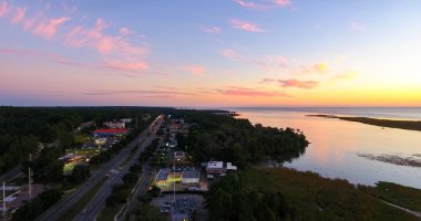 Günbatımı üzerinde hareket eden Bay, Alabama Gulf Coast 