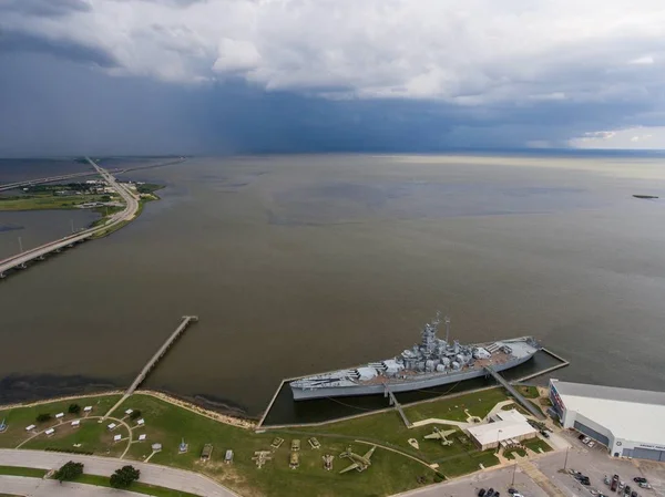 Das Uss Alabama Schlachtschiff Und Ein Heraufziehender Sommersturm Horizont — Stockfoto