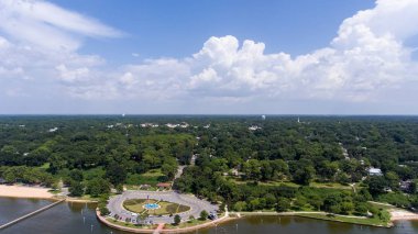 Fairhope Pier ve mobil Bay Alabama Gulf Coast boyunca havadan görünümü 