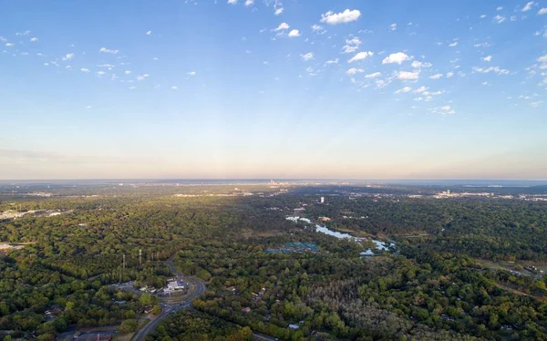 南アラバマ大学とダウンタウンモバイルの空中写真 — ストック写真
