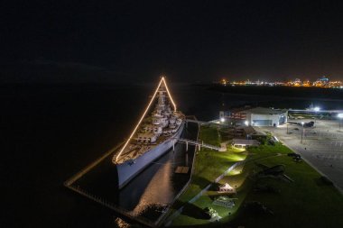 Geceleri Uss Alabama zırhlısı