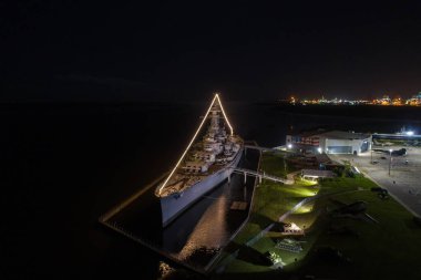 Geceleri Uss Alabama zırhlısı