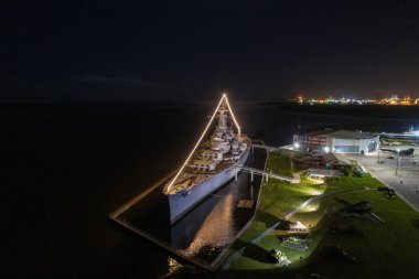 Geceleri Uss Alabama zırhlısı
