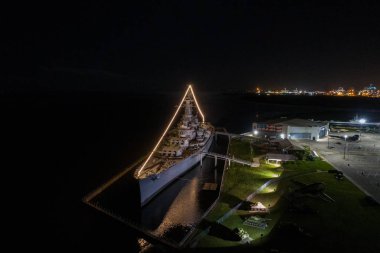 Geceleri Uss Alabama zırhlısı