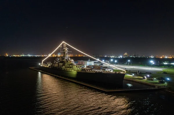 Das Uss Alabama Schlachtschiff Der Nacht — Stockfoto