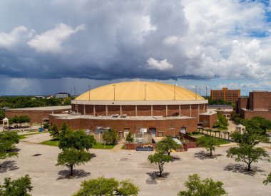 Downtown Mobile, Nisan ayında mobil nehir boyunca Alabama Cityscape