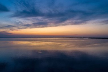Sunset mobil Bay üzerinde Daphne, Alabama Bayfront Park Temmuz 2019.