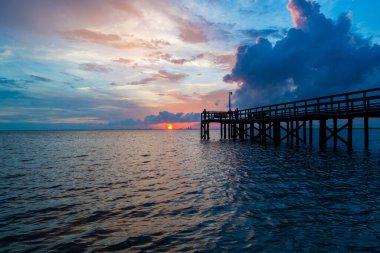 Mobile Bay, Alabama 'da yaz günbatımı 