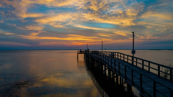 2020年8月のアラバマ湾沿岸の日没時の移動湾 — ストック写真