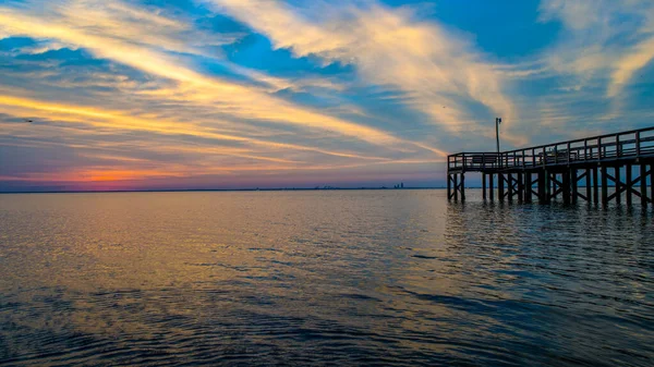 Ηλιοβασίλεμα Οκτωβρίου Στο Πάρκο Bayfront Pavillion Στο Mobile Bay Στη — Φωτογραφία Αρχείου