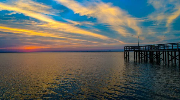 Ηλιοβασίλεμα Οκτωβρίου Στο Πάρκο Bayfront Pavillion Στο Mobile Bay Στη — Φωτογραφία Αρχείου
