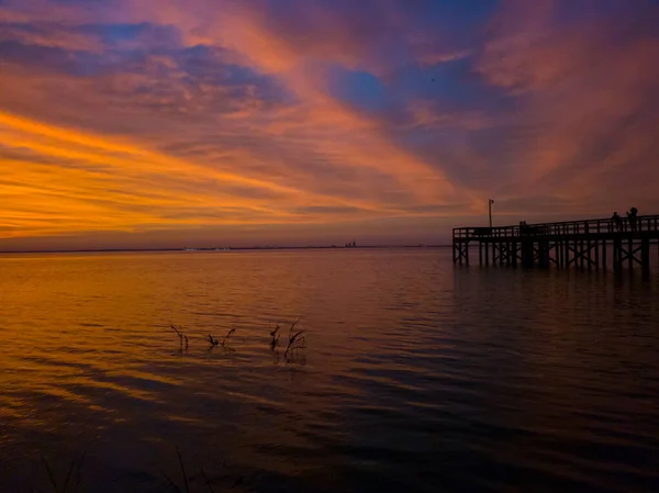 Красочное Вечернее Небо Закате Mobile Bay Алабама — стоковое фото